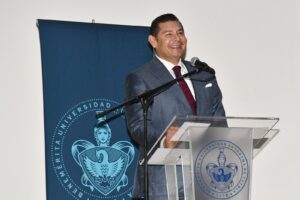 Distingue BUAP como exalumno destacado al gobernador Alejandro Armenta